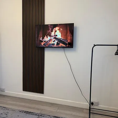 بيت للعطل Lux 4 Bedroom House - Jacuzzi Bath Sleeps 9 Free Parking Near Centre