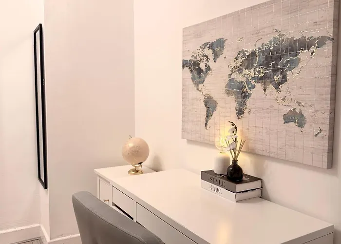 Lux 4 Bedroom House - Jacuzzi Bath Sleeps 9 Free Parking Near Centre * Лідс